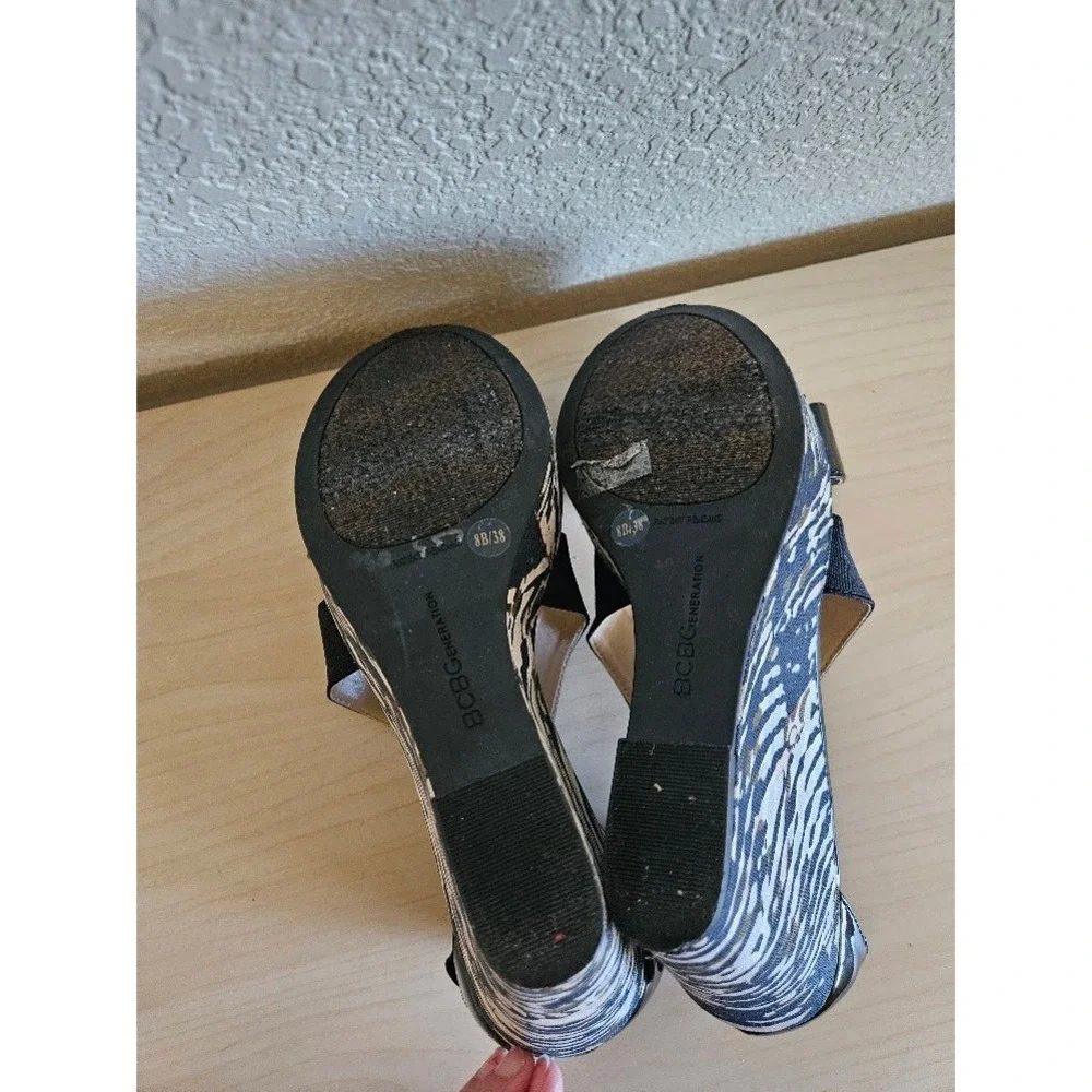BCBGeneration Womens Zebra Print Wedge Sandals Black Patent Elastic Straps Sz 8